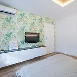 Elisabetin Residence: And Unique Design Apartman *